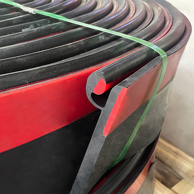 Tipo resistente della gonna Y del lato del nastro trasportatore dell'abrasione che fiancheggia rivestimento di gomma