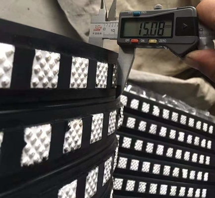 Rivestimento isolante ceramico di gomma della puleggia del trasportatore con lo strato di vulcanizzazione freddo di legame del Cn