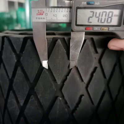Strato ritardante di Diamond Groove Rubber Pulley Lagging della puleggia del nastro trasportatore del modello della spina di pesce
